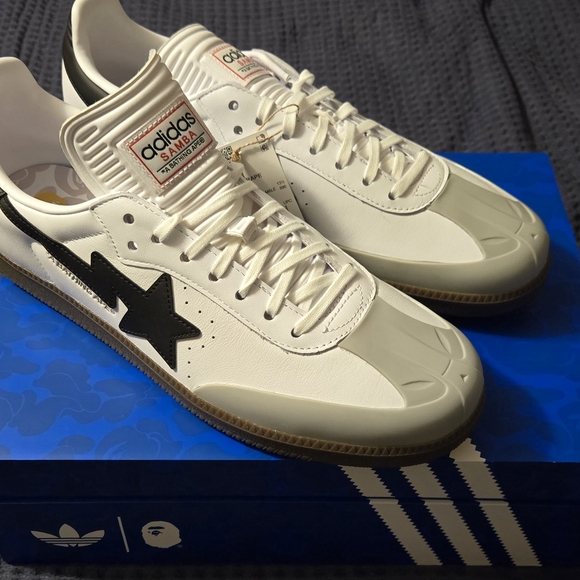 Adidas Men's Cream and Black Sneakers